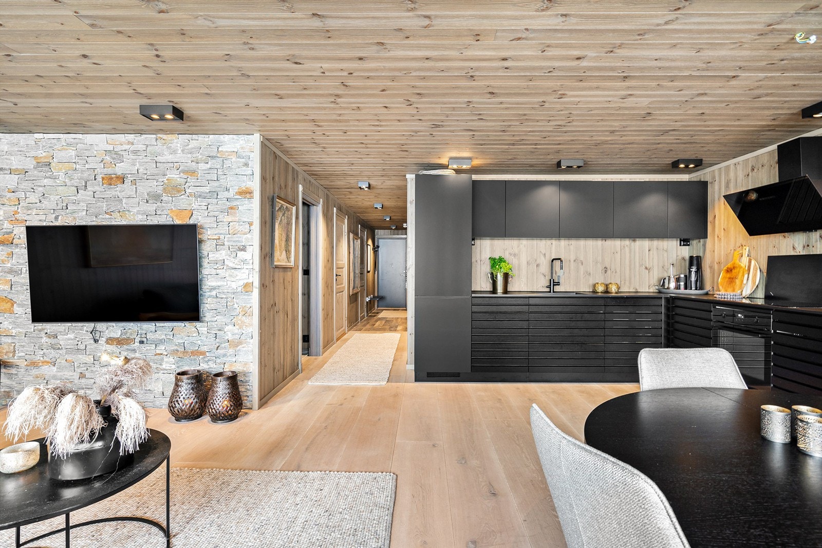 Stilren og gjennomgående flott leilighet med god romfølelse Galleribilde