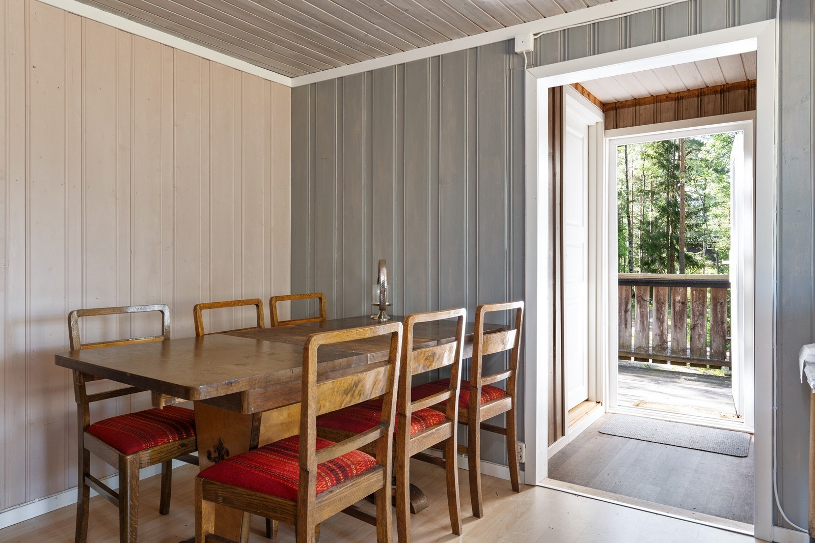 Det er plass til spisebord Galleribilde