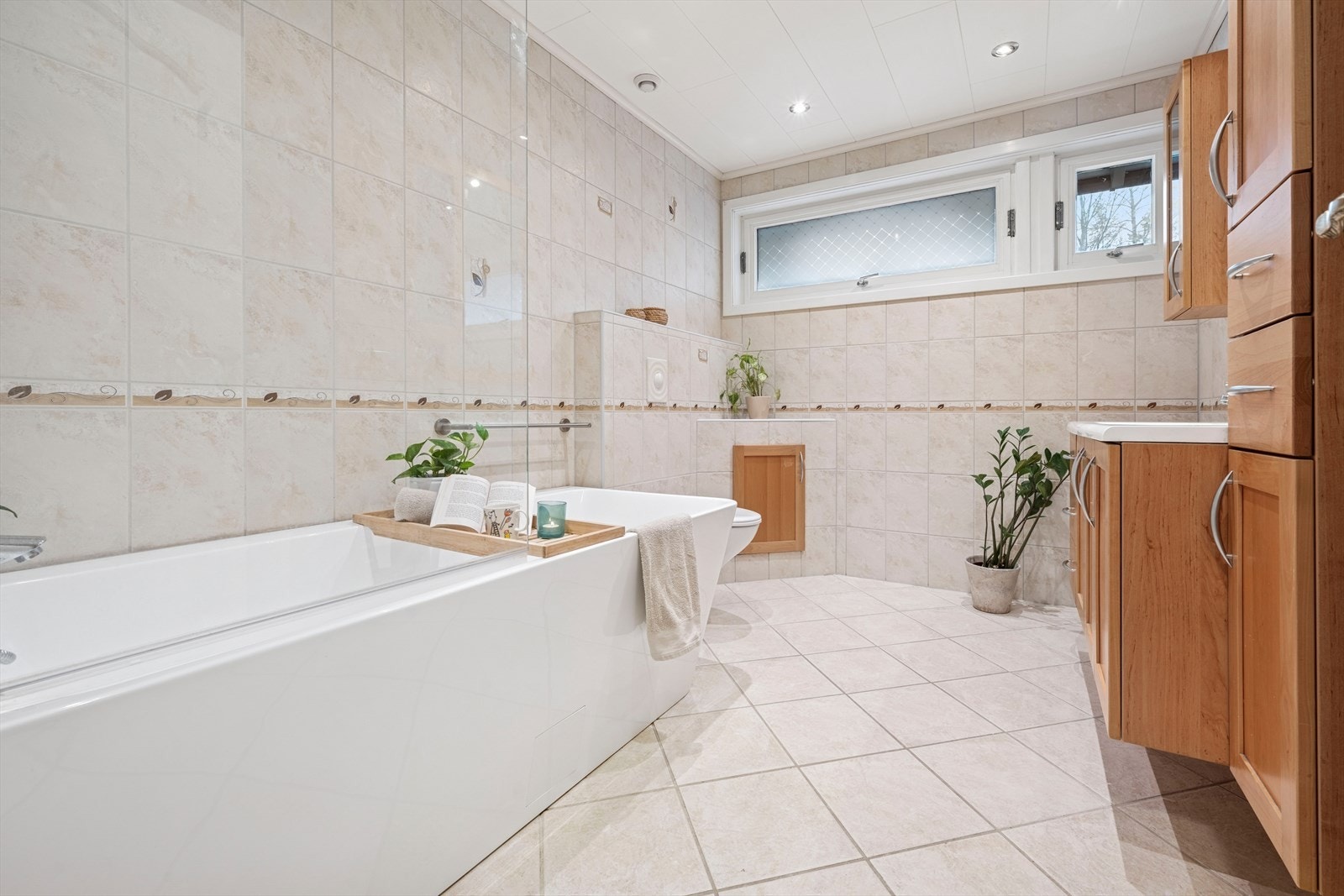 Flislagt baderom med behagelig gulvvarme. Galleribilde