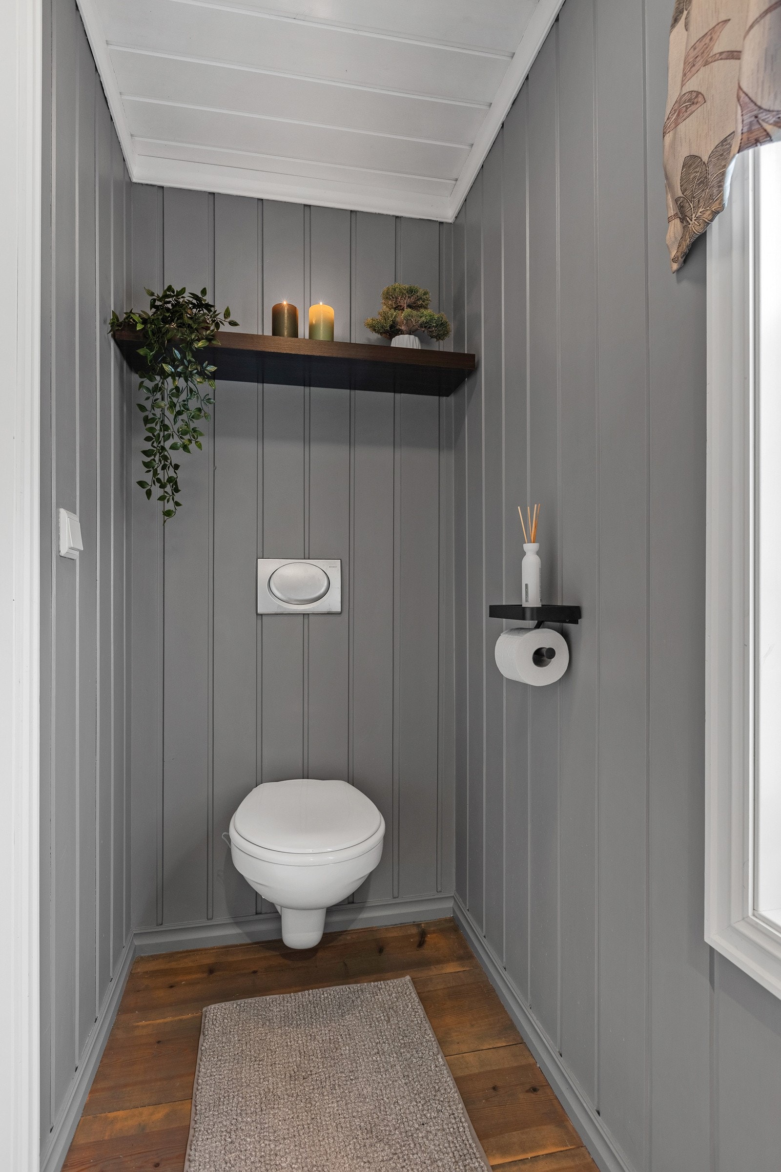 Separat WC-rom i andre etasje Galleribilde