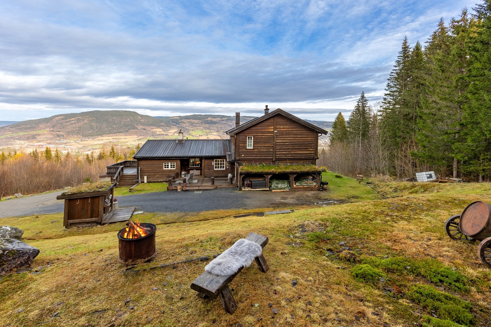 Flott eiendom med fantastisk utsikt og god plass Galleribilde