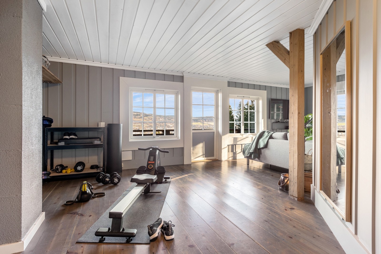 I andre etasje er det en praktisk og romslig stue Galleribilde