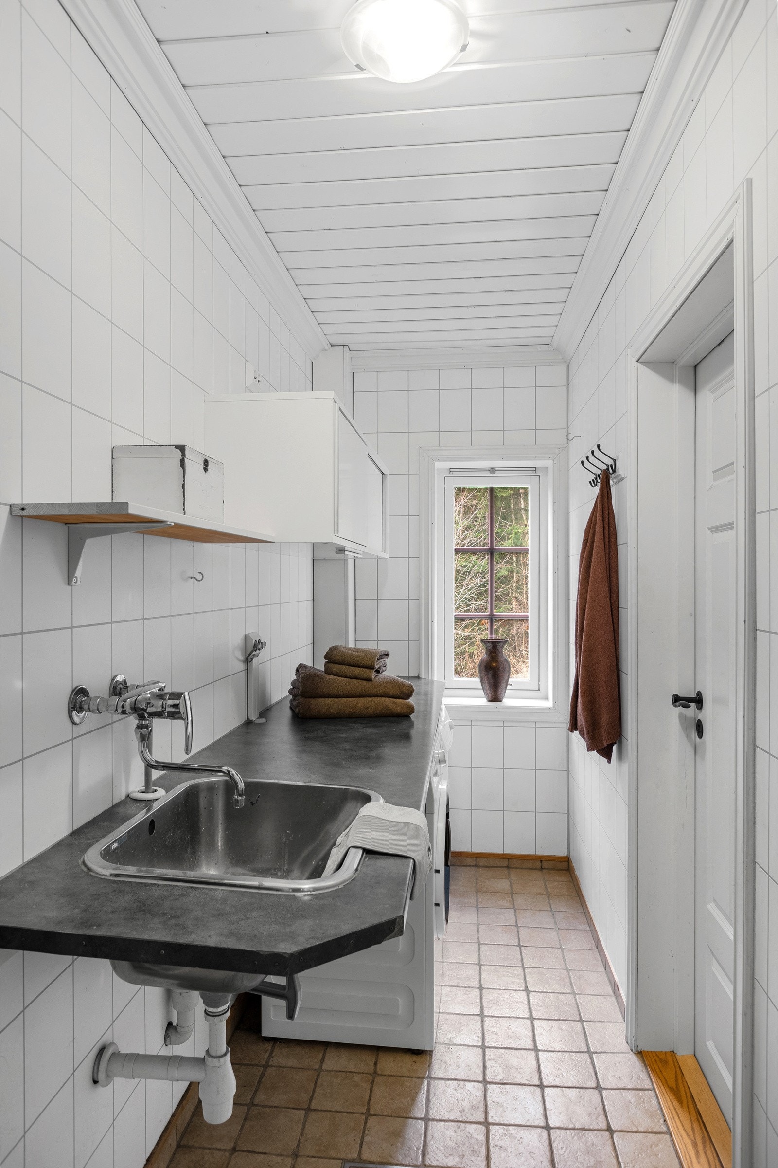 Separat, praktisk vaskerom Galleribilde