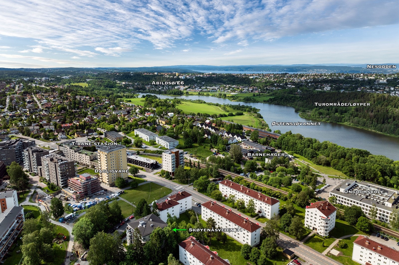For den turglade er området et lite paradis. Du har kort gangavstand til Østmarka og idylliske Østensjøvannet, som byr på flotte frilufts- og rekreasjonsmuligheter året rundt. Galleribilde