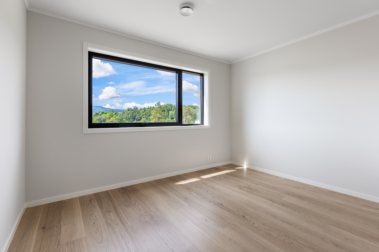 Lyse vegger gir et luftig og moderne preg. Galleribilde