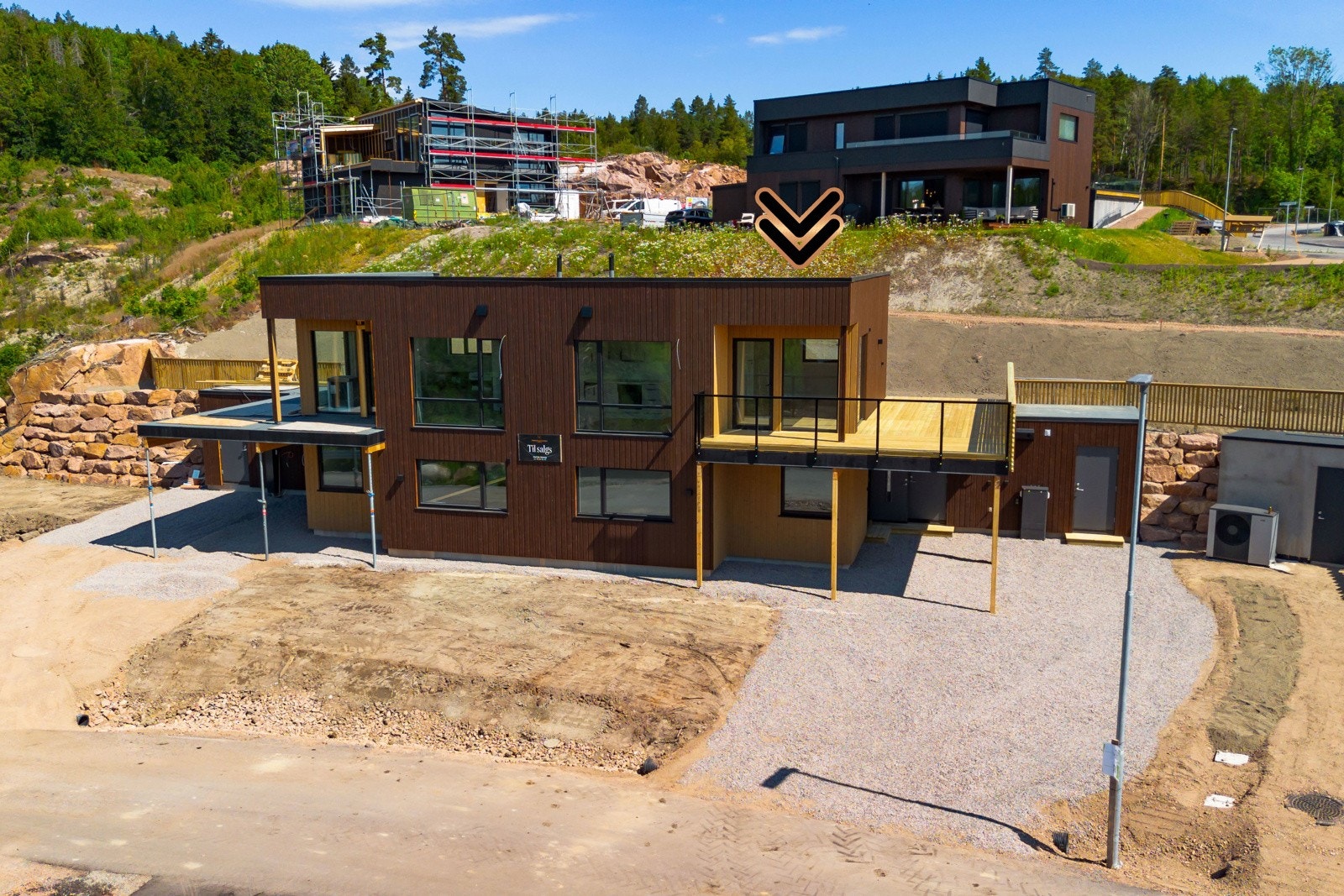 Opparbeidet tomt med matjord og gressfrø. Galleribilde