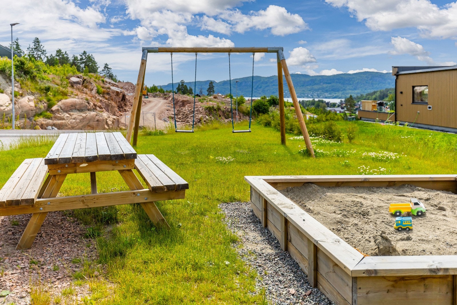 Lekeplass på fellesområdet. Galleribilde