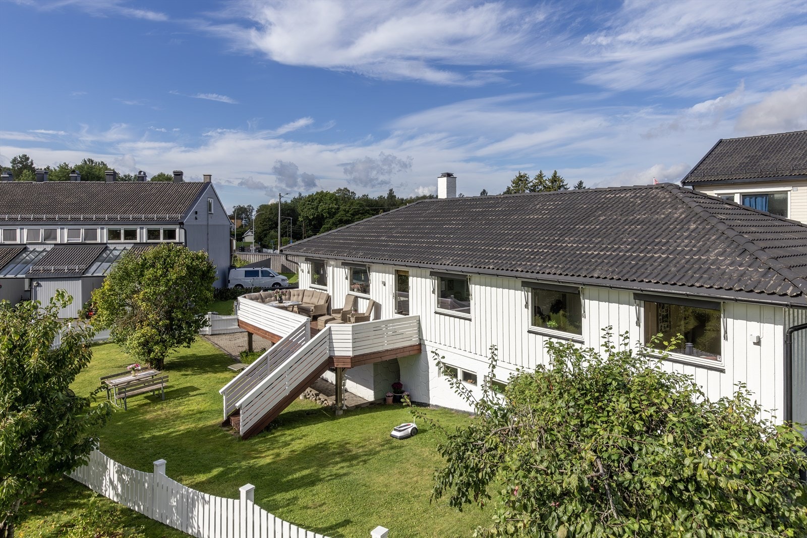 Stordamveien 31B ligger fint til på Hellerud med nærhet til skoler og barnehager for barn i alle aldre Galleribilde