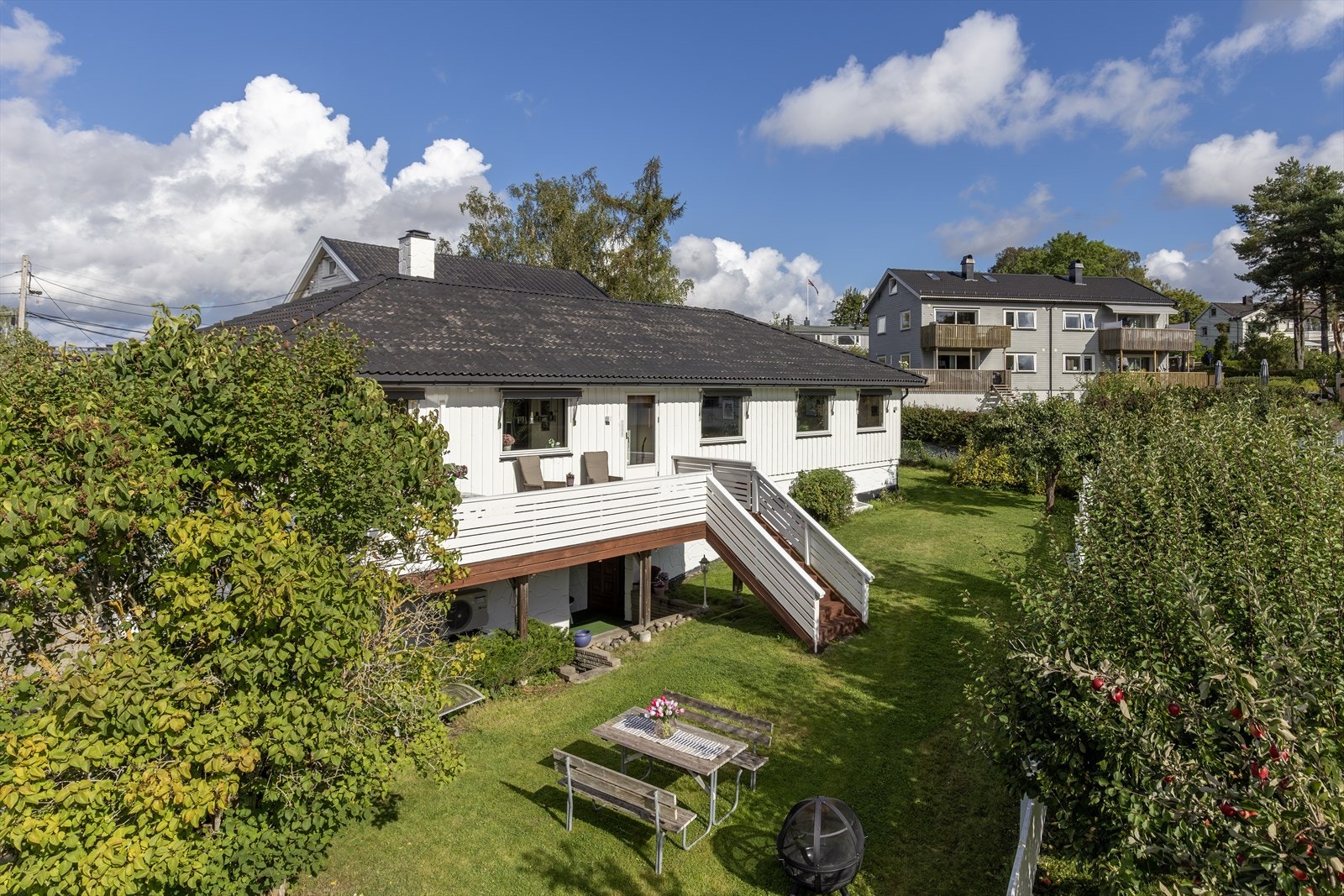 Nymalt fasade i 2025 Galleribilde