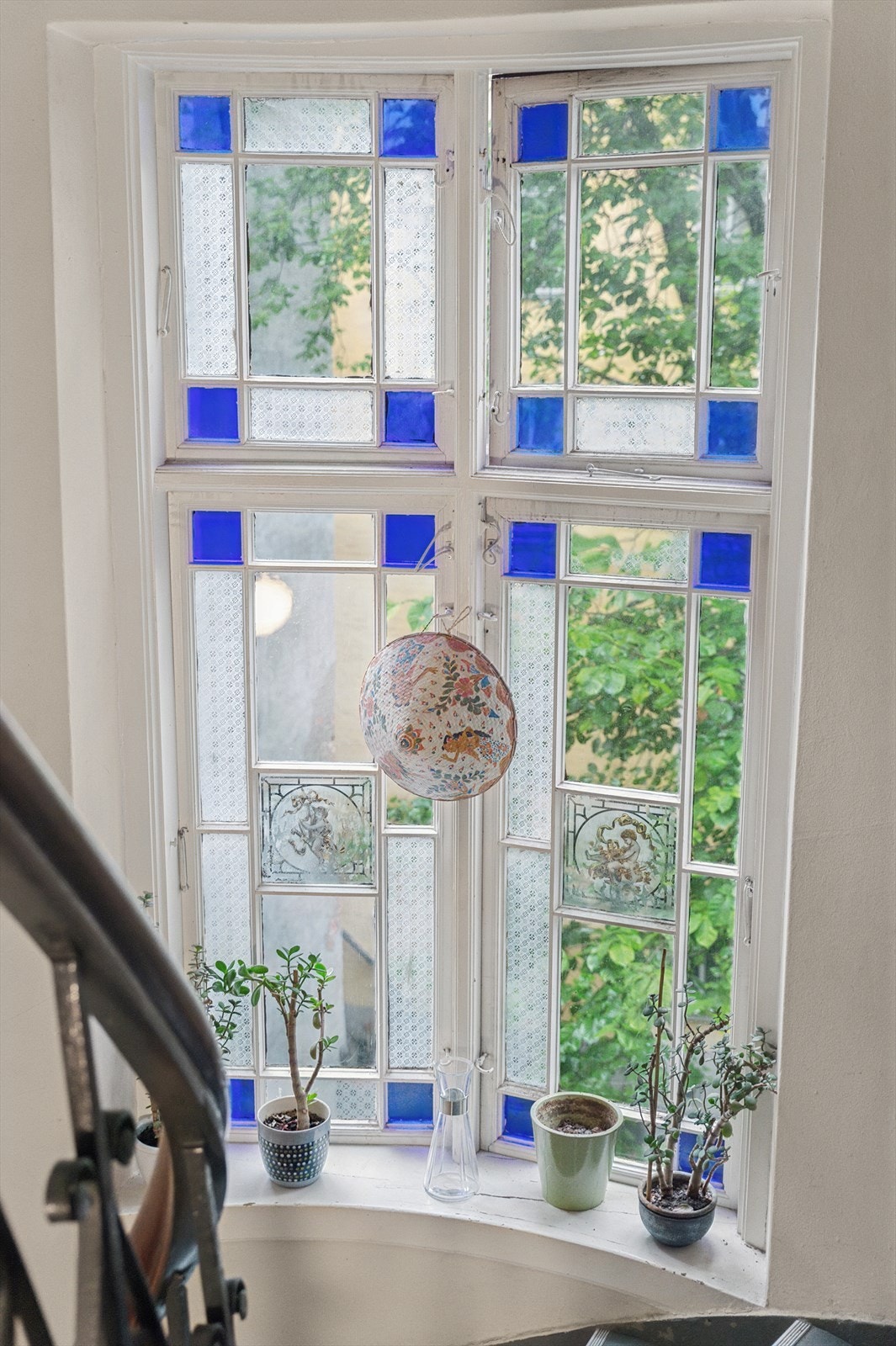 Oppgangene skal pusses opp på sikt, men de nydelige vinduene beholdes selvsagt. Galleribilde