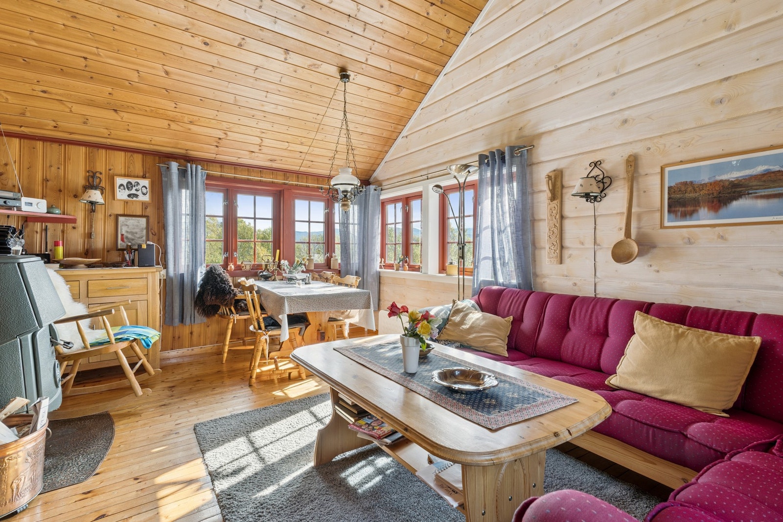 Det er gjort oppgraderinger med blant annet nytt tak og vinduer (2020), samt forbrenningstoalett. Galleribilde