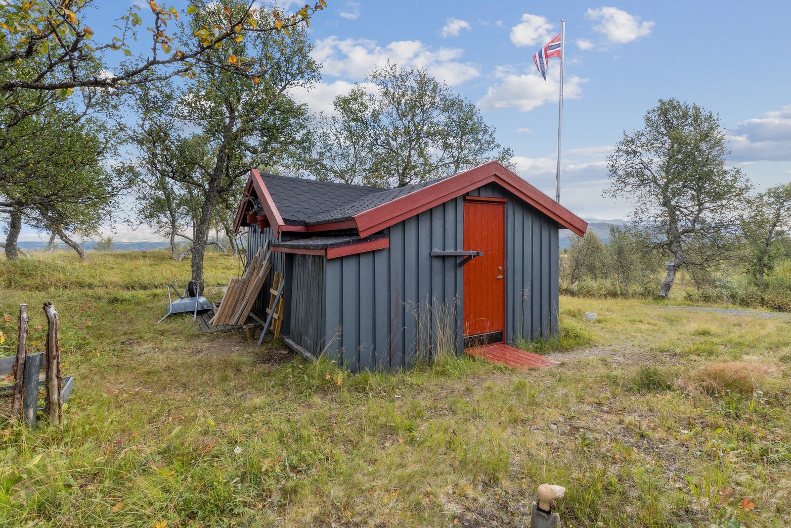 Uthus på 21 kvm gir ekstra lagringsplass. Galleribilde