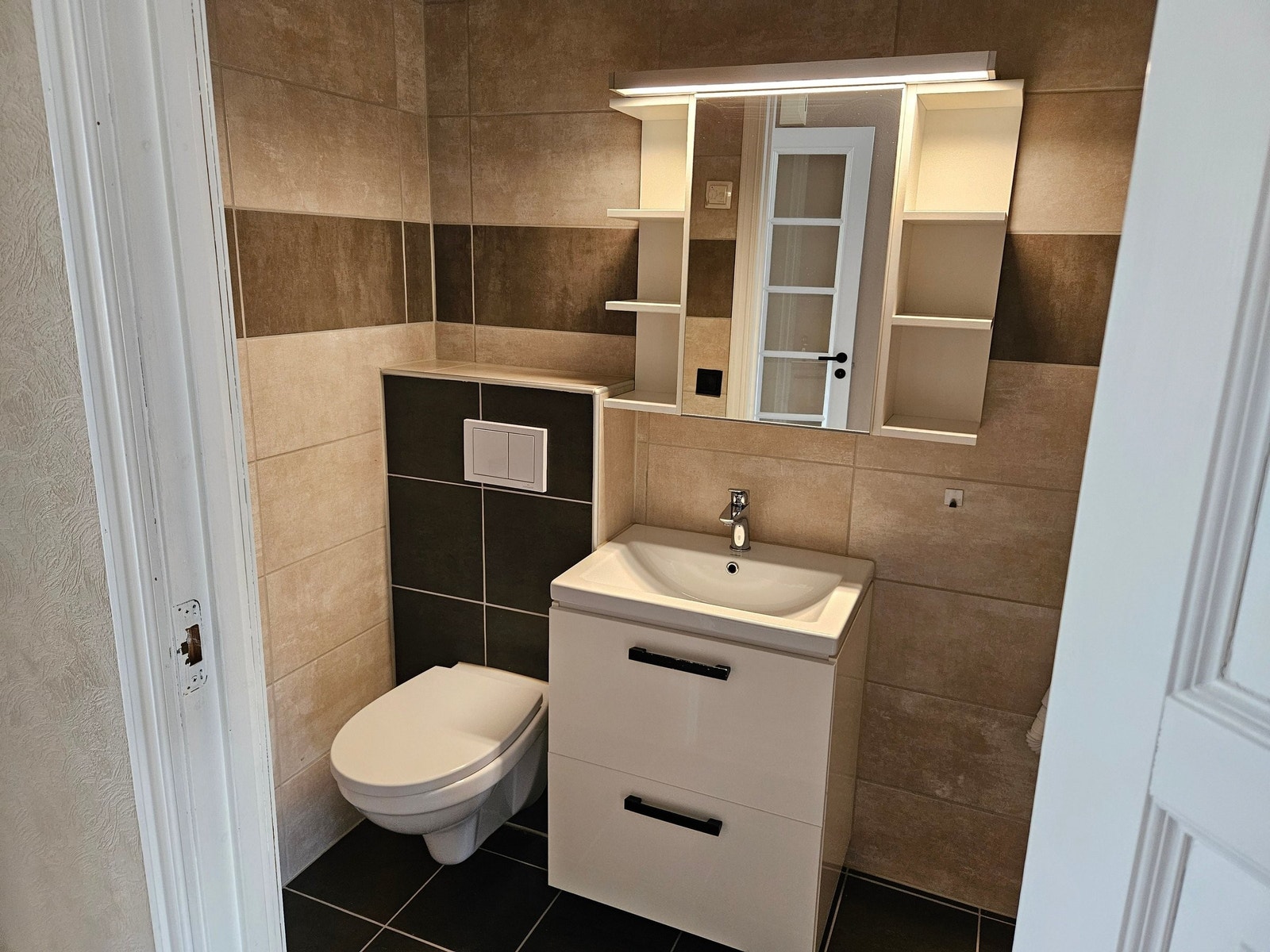 Toalett i hovedetg. Galleribilde