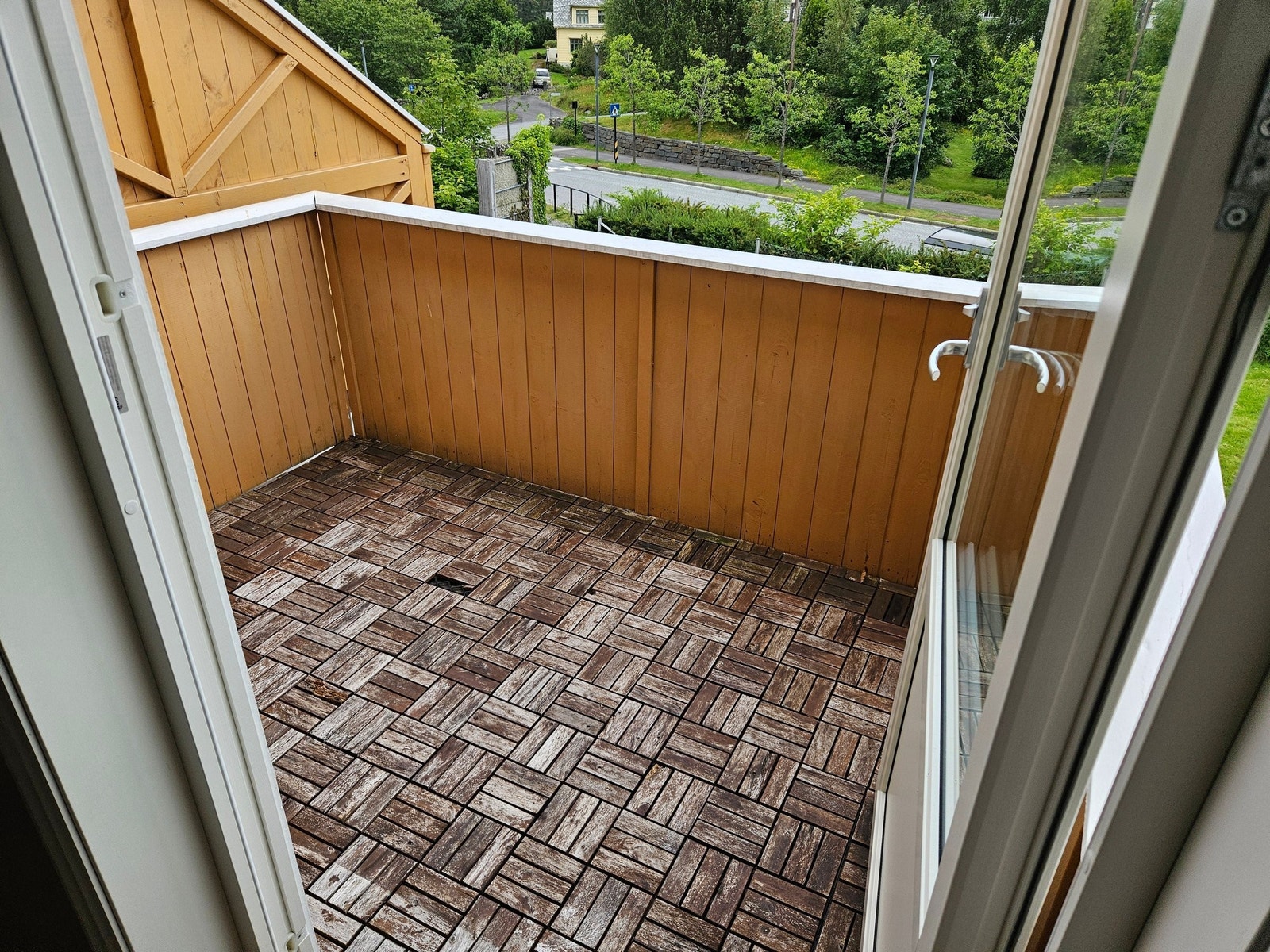 Balkong med utgang frå stue Galleribilde