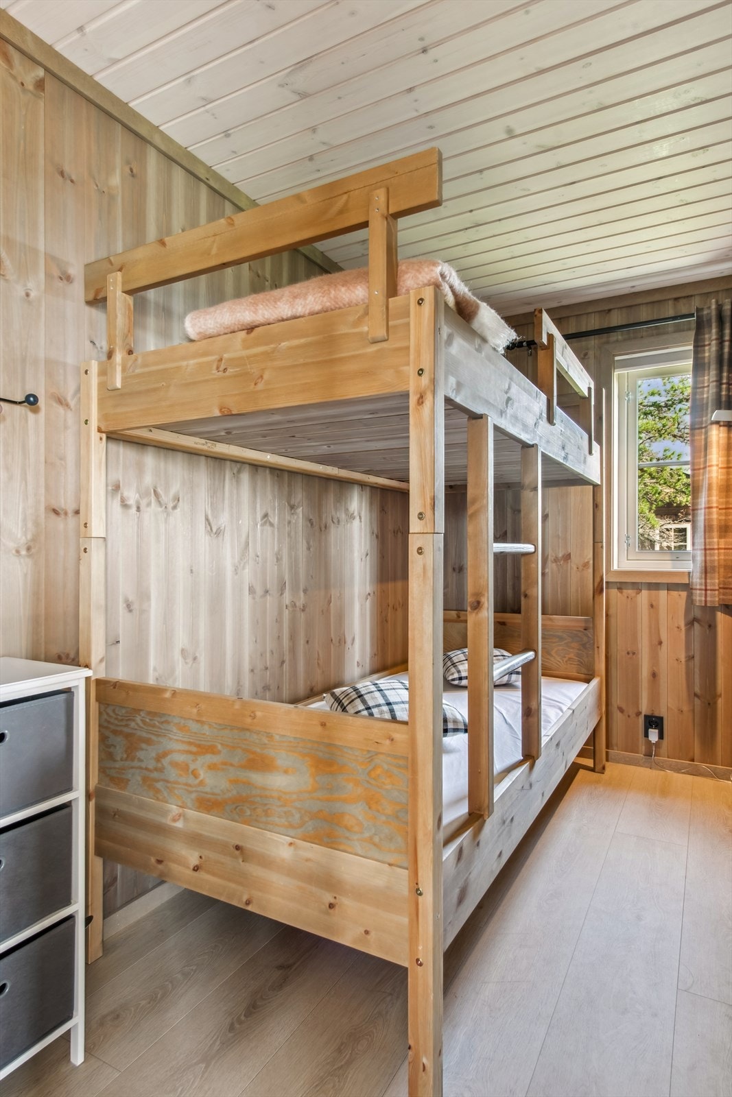 Soverommet tilrettelegger for flere sengeplasser, perfekt for familier. Galleribilde