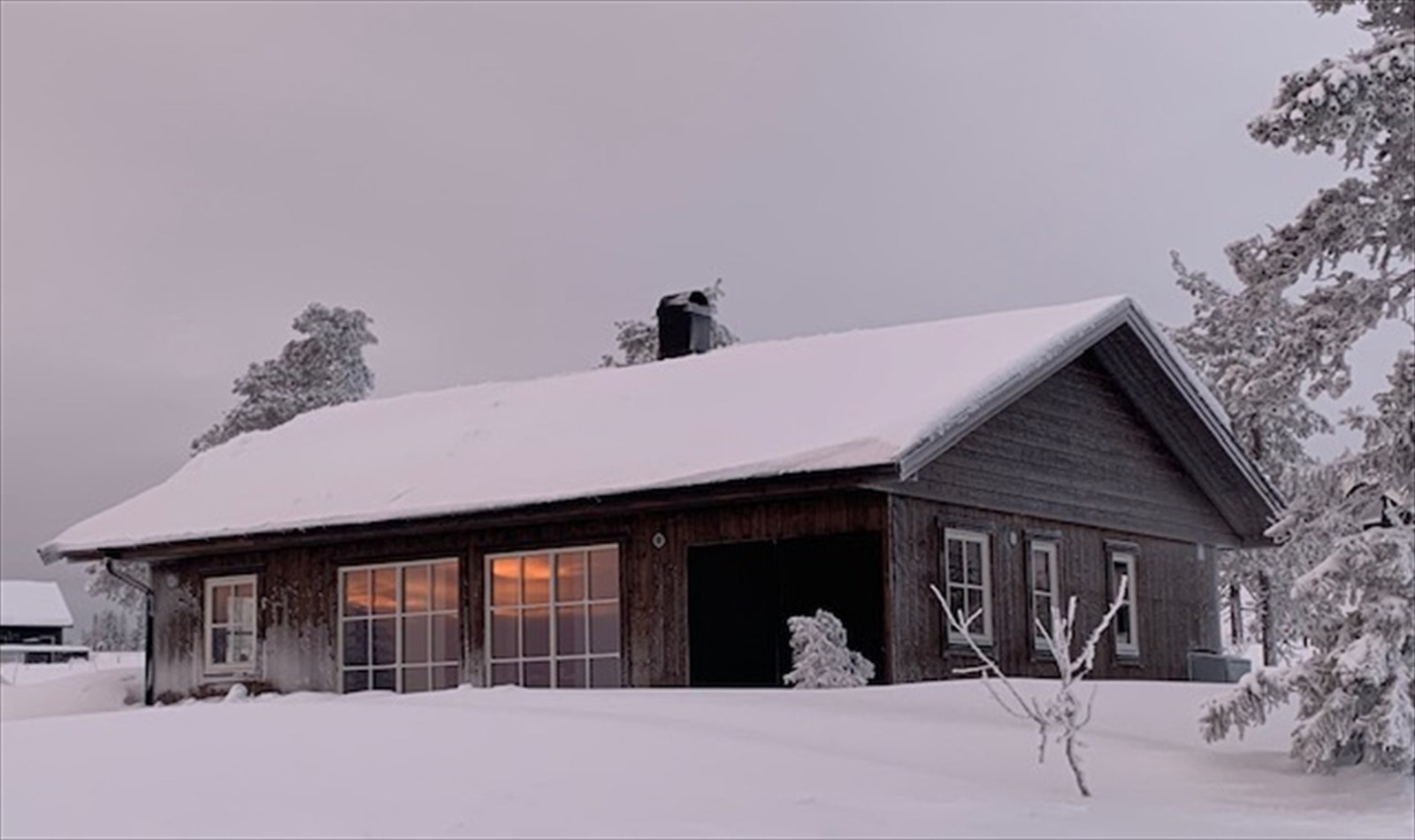 Vinterstid er området blant de mest snøsikre i landet. Fra dørstokken har du kort vei til Gåsbu Langrennssenter, som er et sentralt knutepunkt for langrenn, med over 350 km preparerte løyper og 12 km med lys (privat bilde) Galleribilde