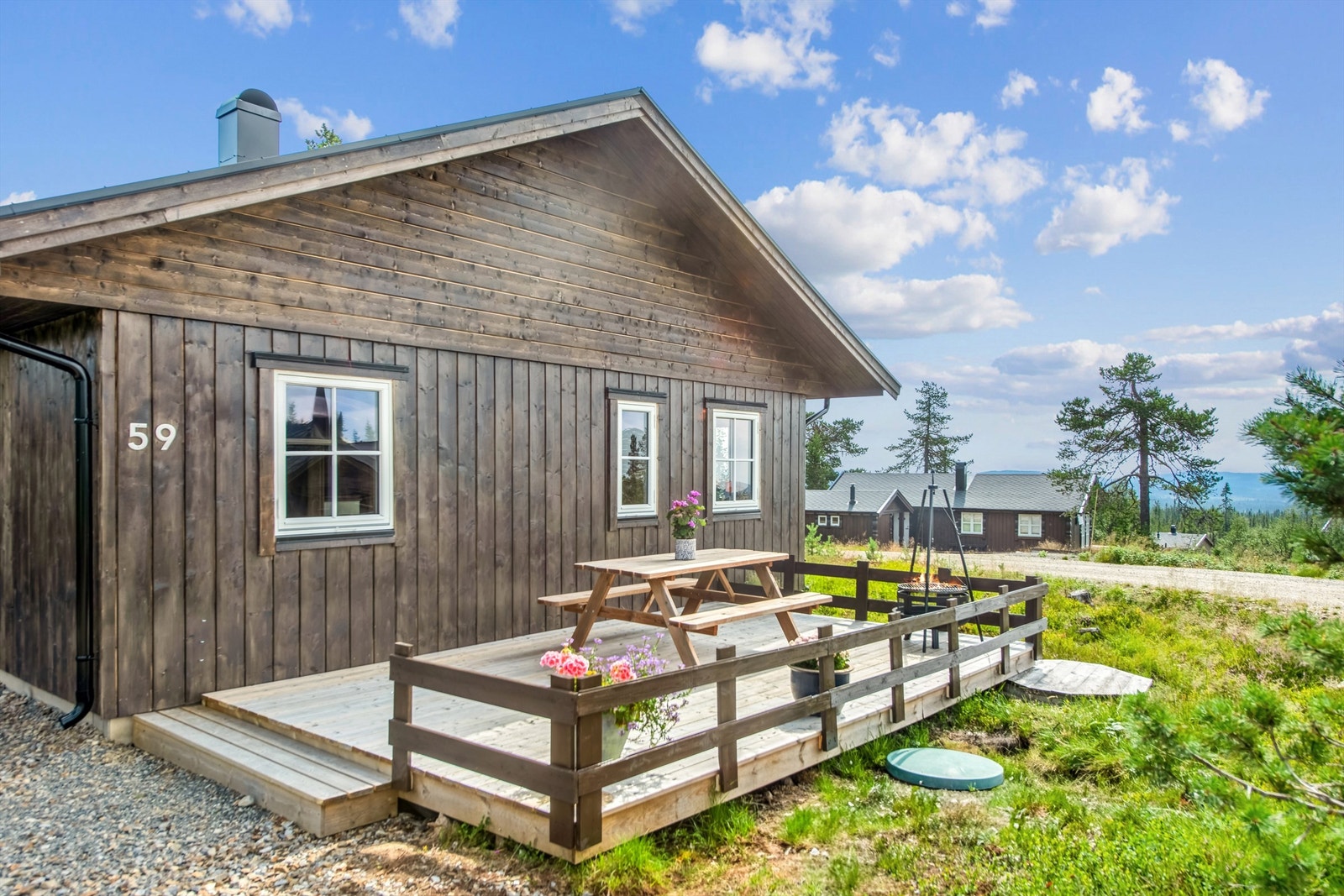 Det ble i 2025 montert rekkverk på terrassen. Galleribilde