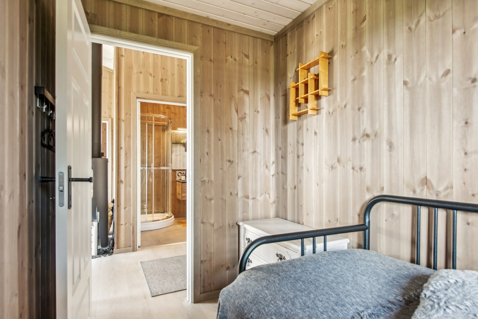 Soverommet har også plass for kommode Galleribilde