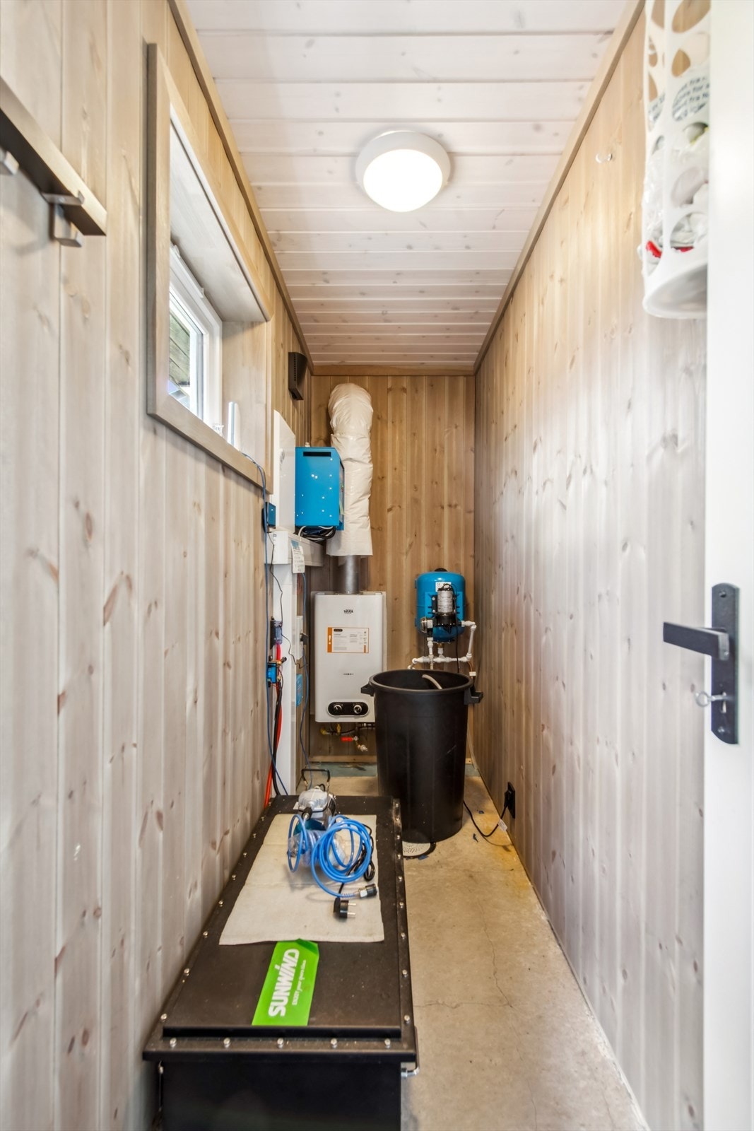 Innebod på 4m² fungerer som teknisk rom og til praktisk lagring som gir orden i hytta. I tillegg kommer utebod på 14 m2. Galleribilde