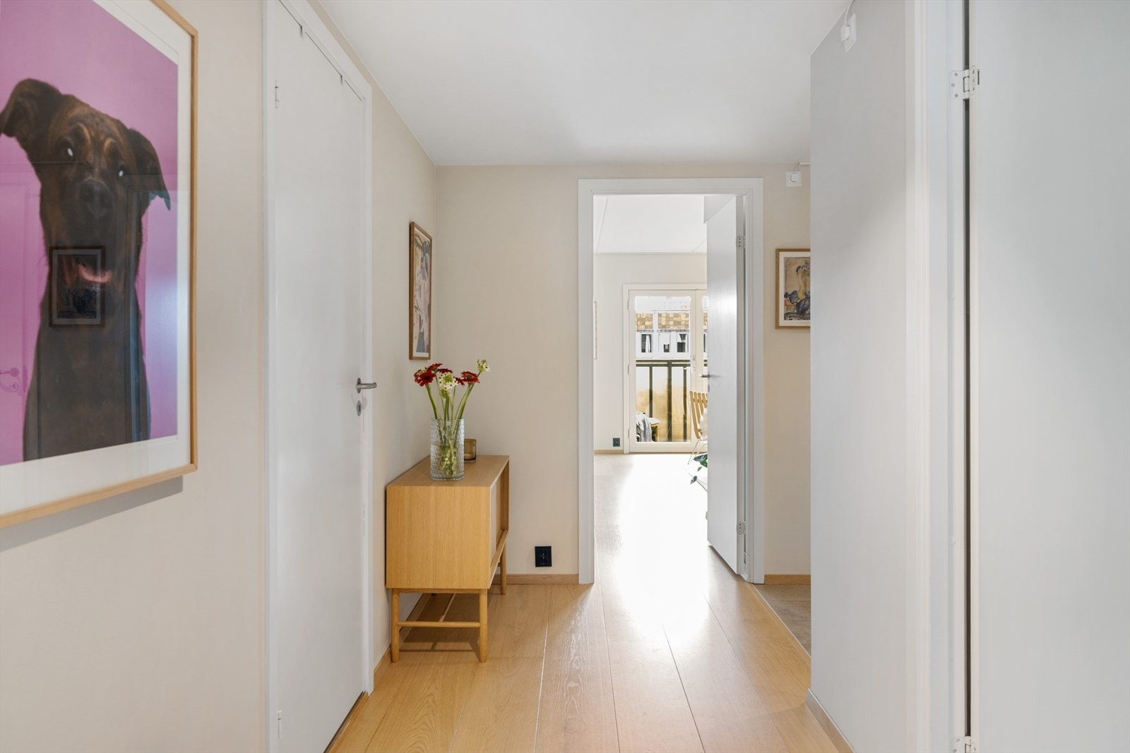 I tillegg til svært gode lagringsmuligheter i leiligheten, disponerer leiligheten en kjellerbod på ca. 4m² Galleribilde