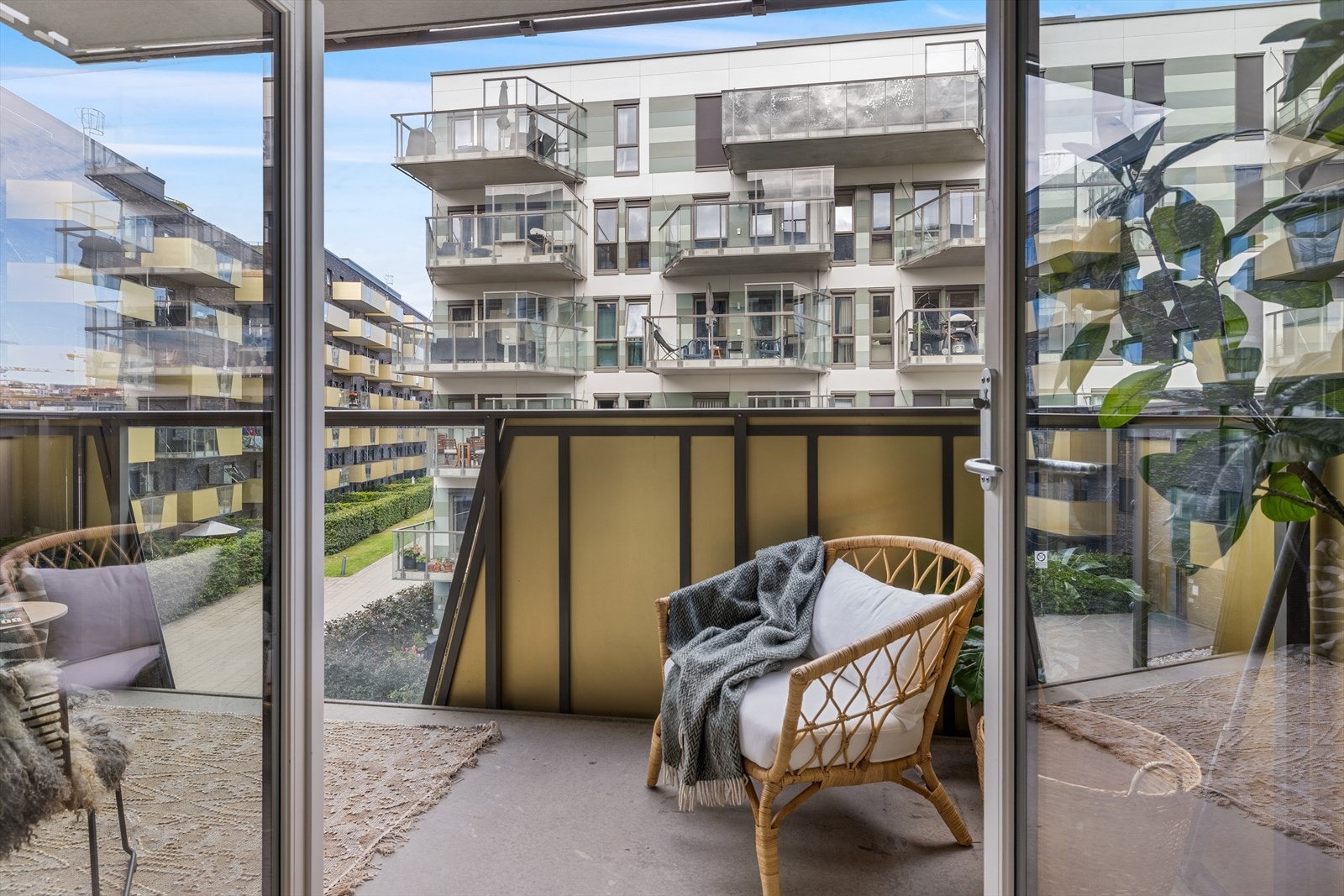 Herlig nordøst-vendt balkong på 11 m² Galleribilde