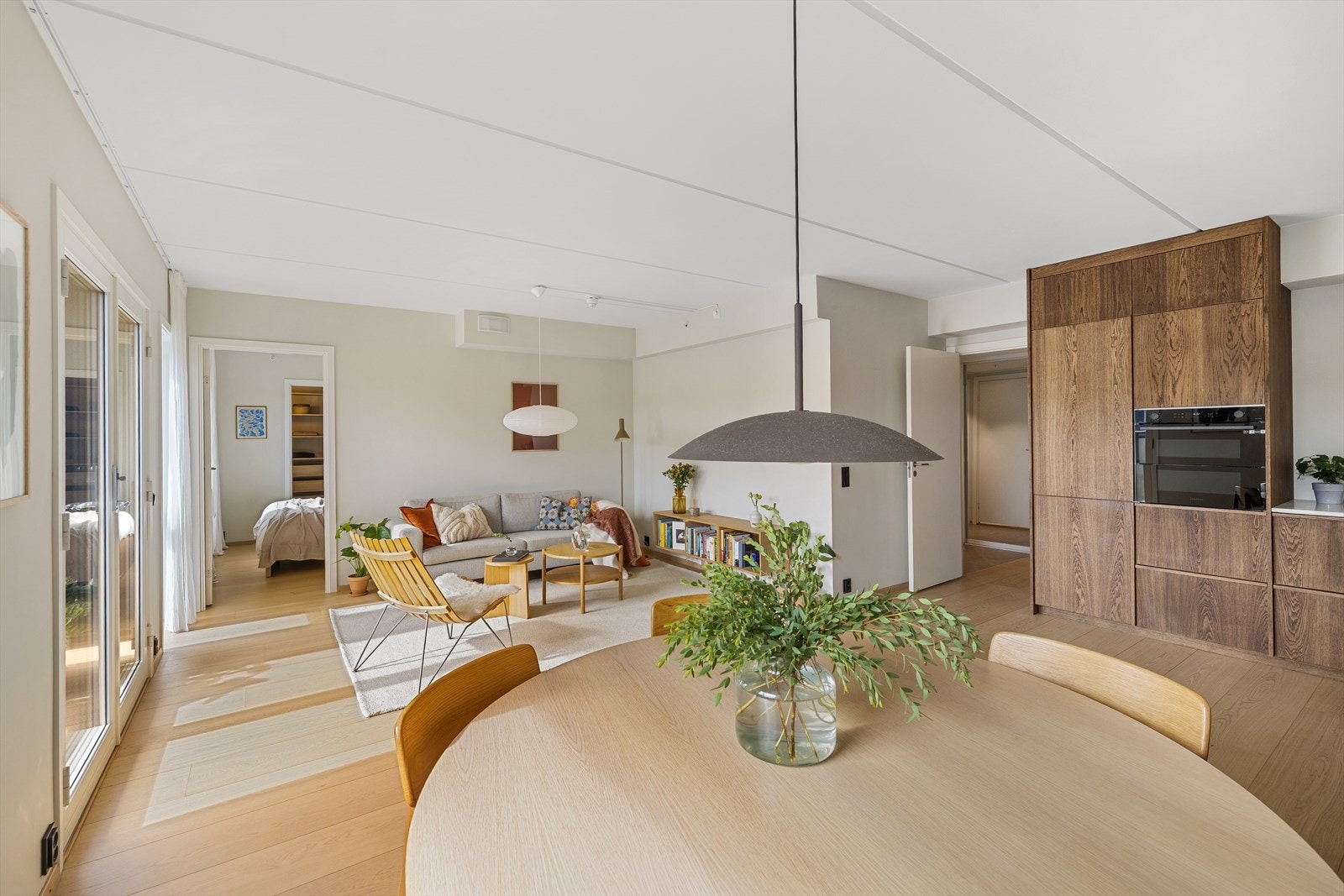 Hele leiligheten holder en moderne og innflytningsklar standard med delikate overflater og fargevalg Galleribilde