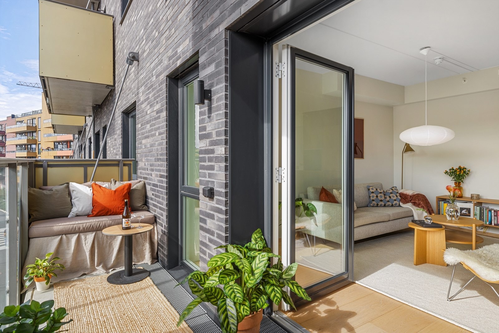 Det er per dags dato mulighet for å leie eller kjøpe garasjeplass i sameiets garasjeanlegg, kontakt megler for mer info Galleribilde