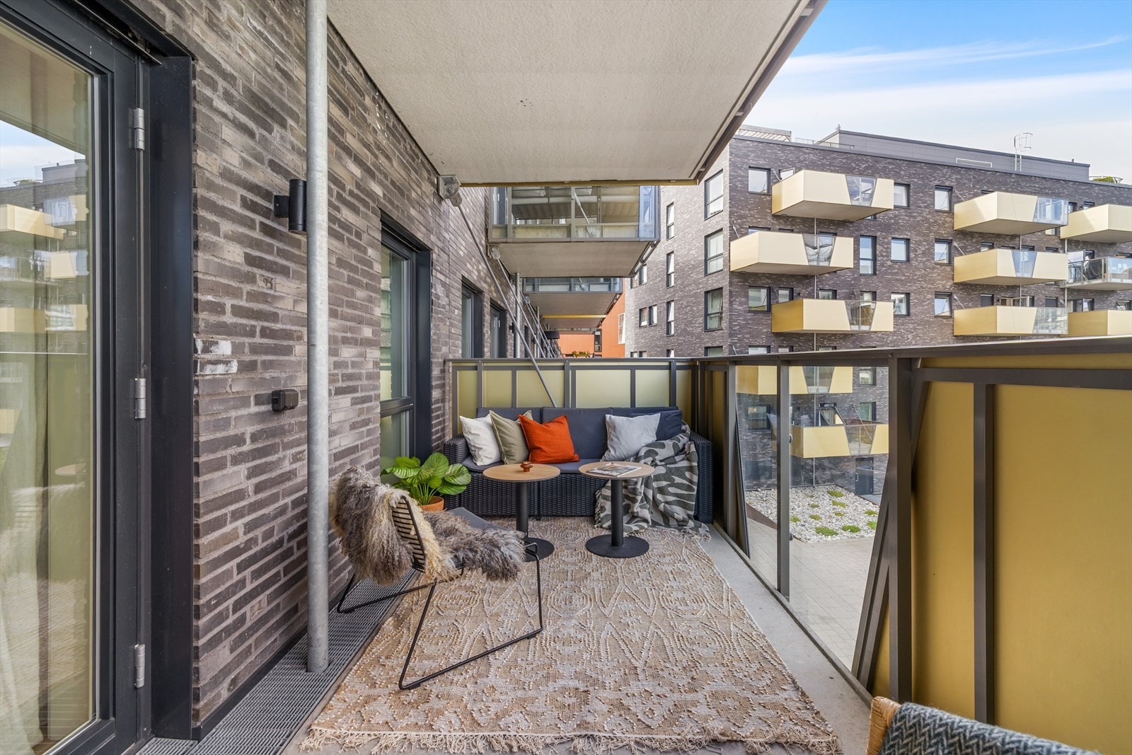 Balkonger ligger fint til og vender ut mot rolige omgivelser Galleribilde