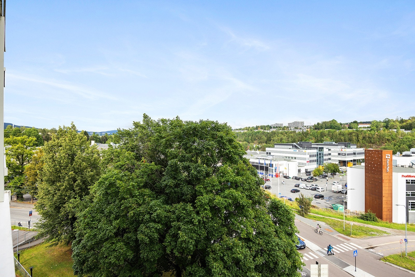 Rema 1000 ligger like nedenfor boligen Galleribilde