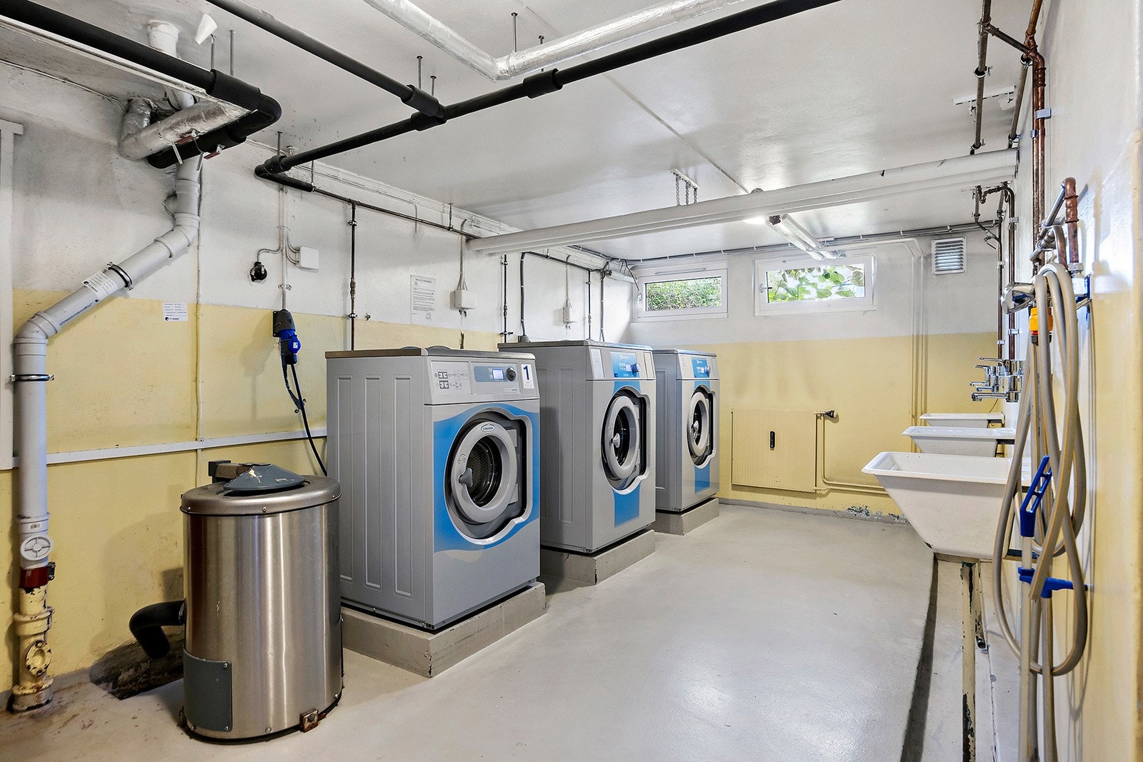 Det er tilgang til fellesvaskeri i bygget. Galleribilde