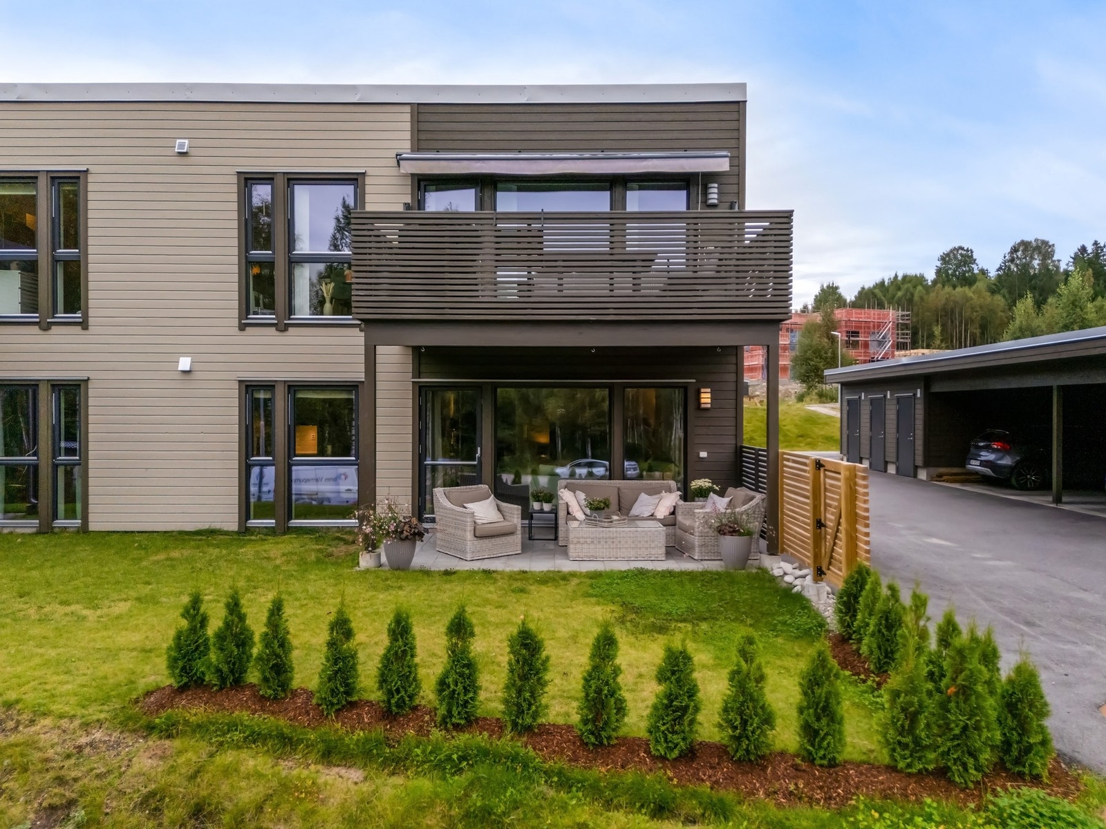 Koselig hageflekk. Galleribilde