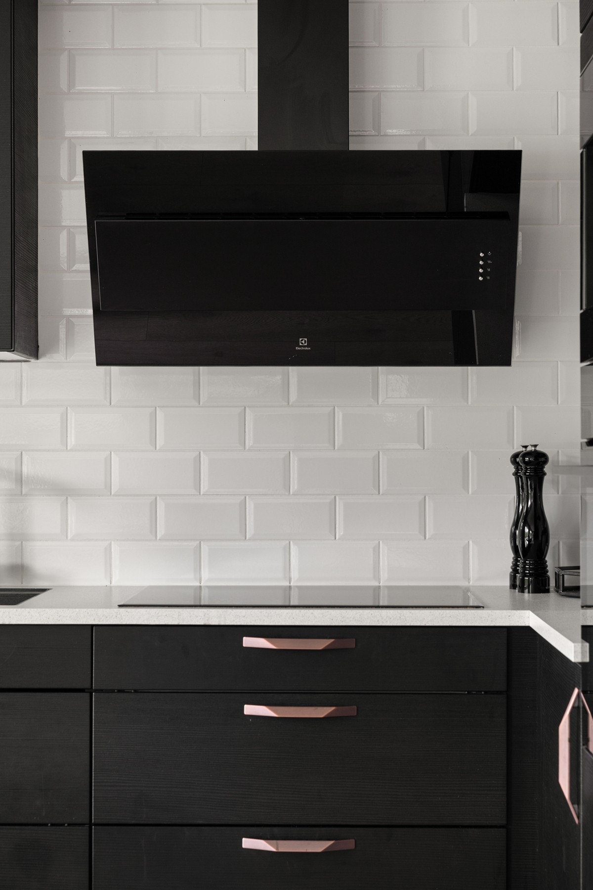 Det er kjøkkenventilator med avtrekk ut. Galleribilde