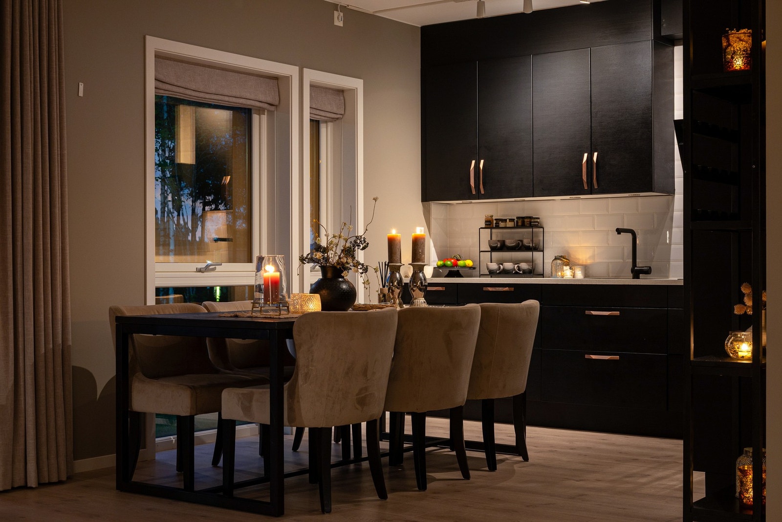 Plass til spisestue tilknyttet kjøkkensonen. Galleribilde