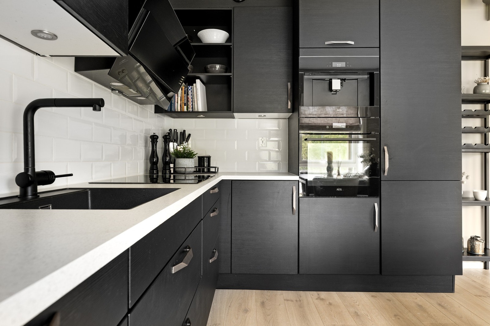 Godt med skapplass på kjøkkenet. Galleribilde