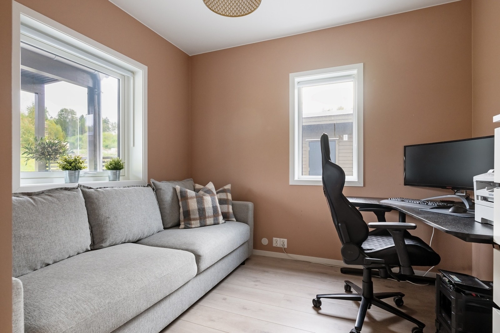 Et av leilighetens to soverom. Galleribilde