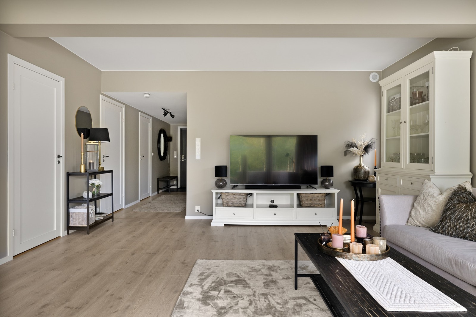 Gode møbleringsmuligheter i rommet. Galleribilde