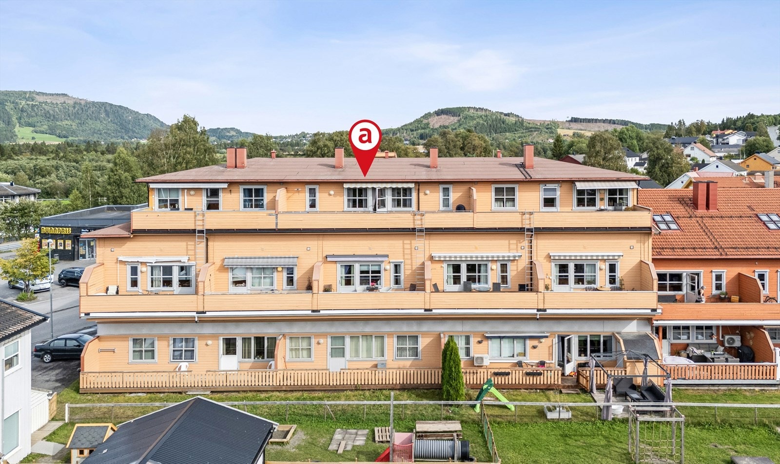 Aktiv eiendomsmegling v/Anders Borgsø har gleden av å presentere en romslig selveierleilghet i Svedjanvegen 1B. Galleribilde