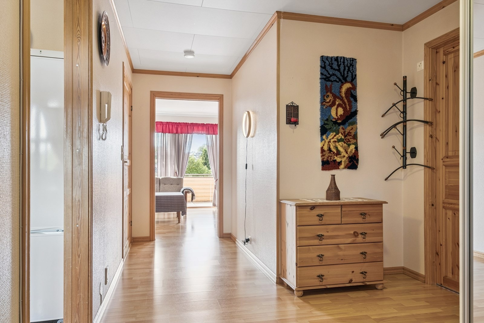 Gang med god plass til oppbevaring Galleribilde