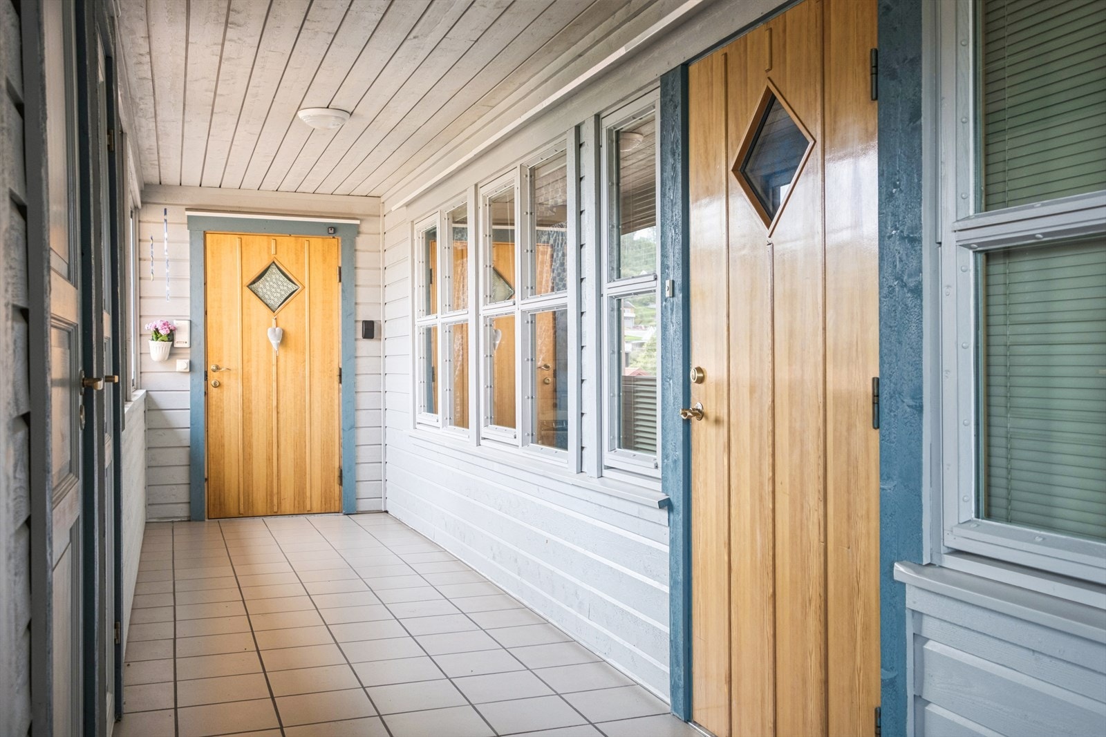 Ved innganspartiet medfølger det også en romslig sportsbod. Flott plass til å ha fryser, ekstra kjøleskap og lagring forøvrig. Galleribilde