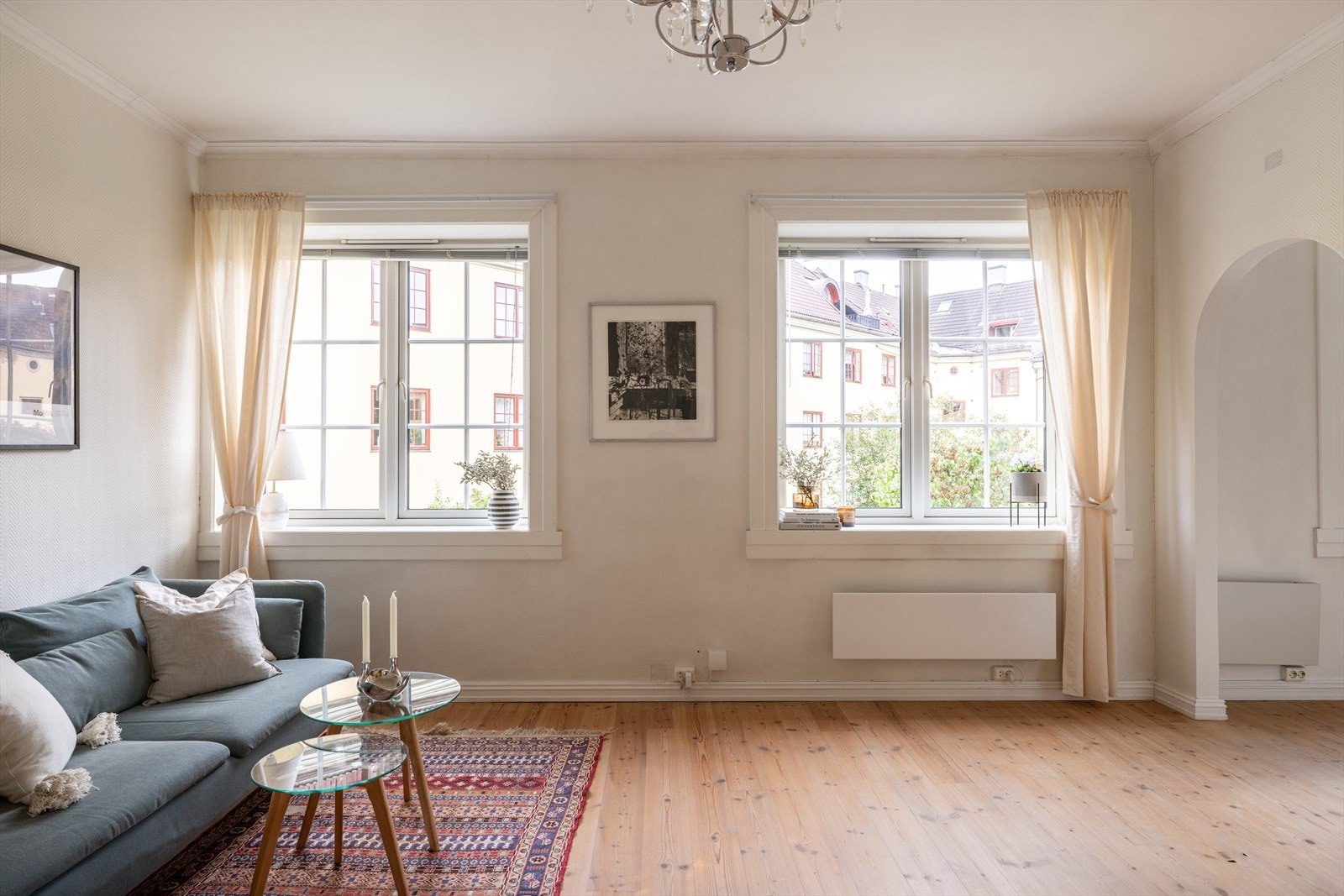 Stuen har en god takhøyde på 2,7 meter. Galleribilde