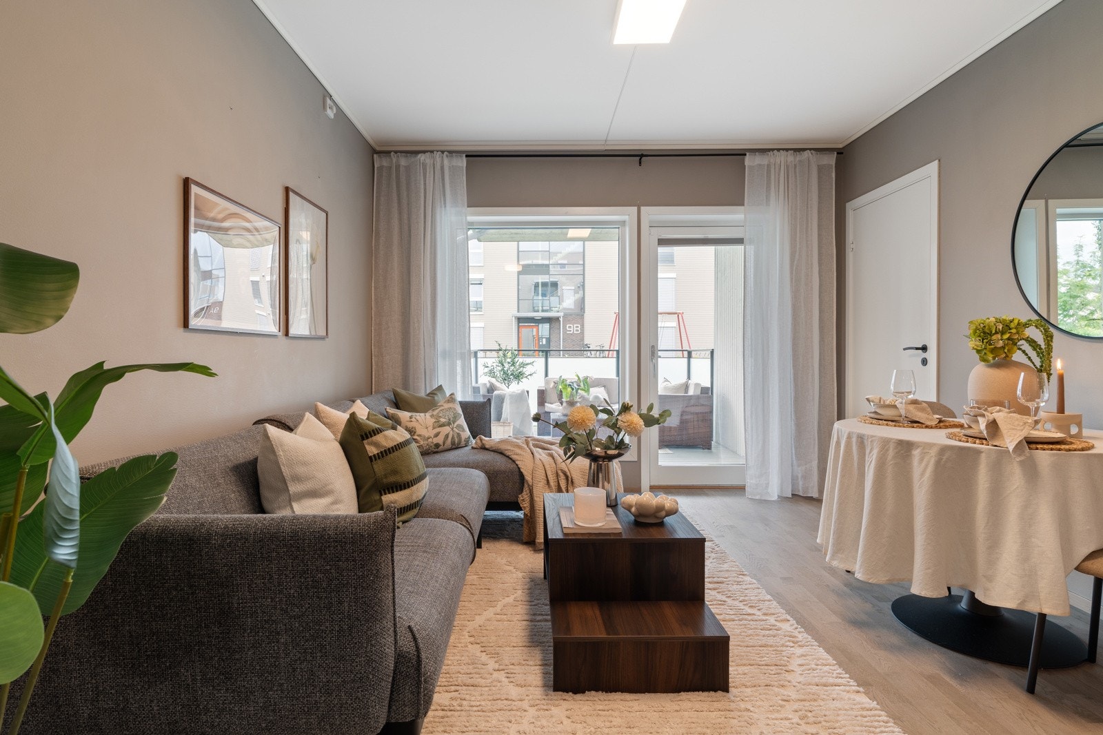 Leiligheten fremstår som smakfull og moderne og inneholder en rekke kvaliteter. Galleribilde