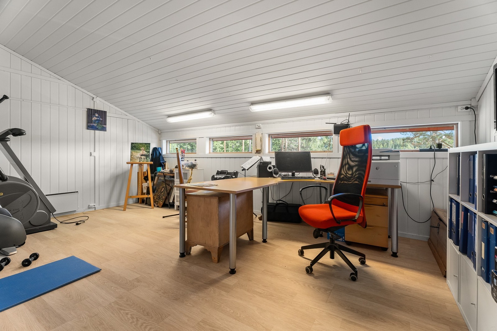 Et rom med flere bruksmulighet. I dag benyttet som et kombinert kontor-/treningsrom/ateliér. Galleribilde