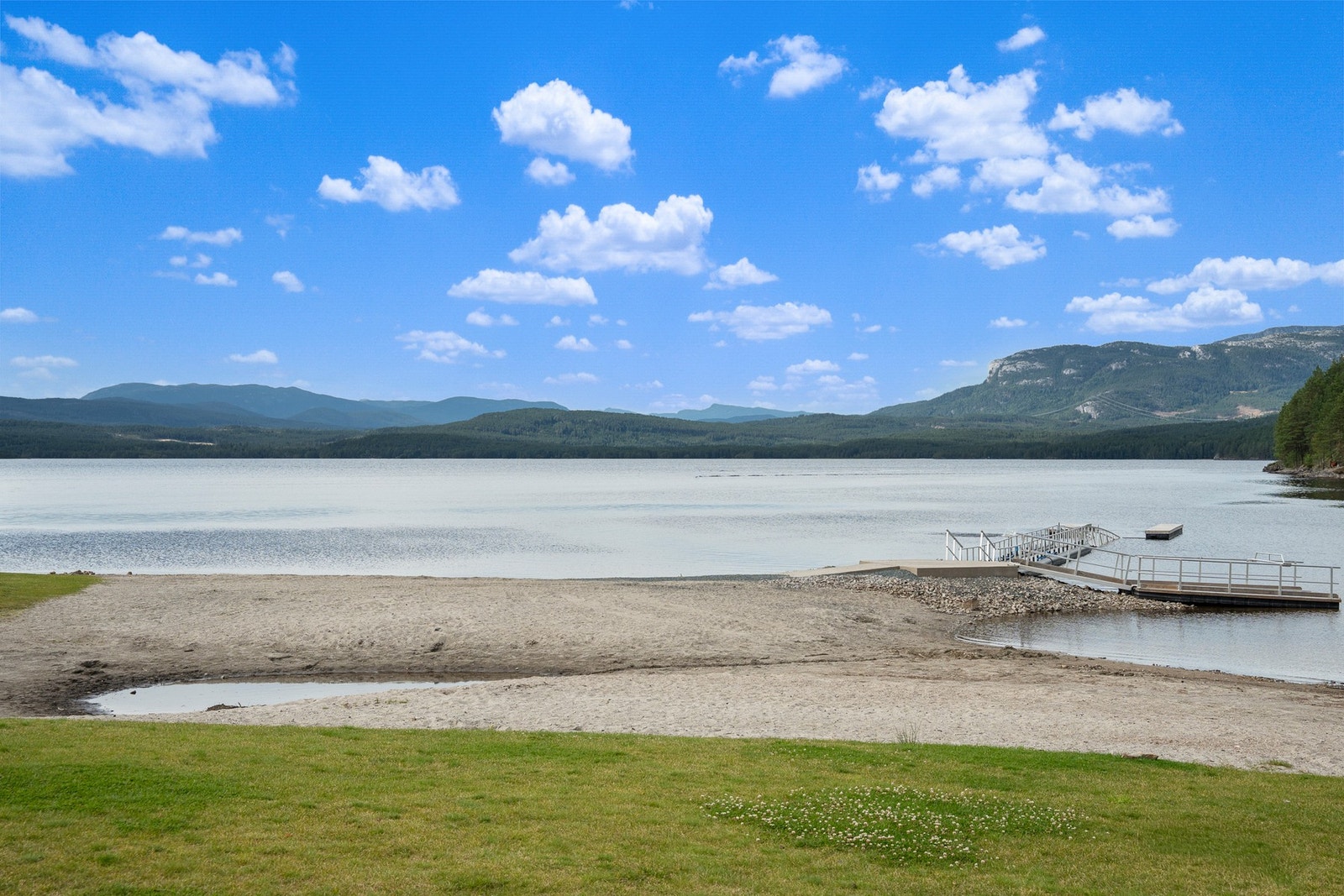 Nærområdet. Gangavstand til Bolkesjø fra boligen. Galleribilde