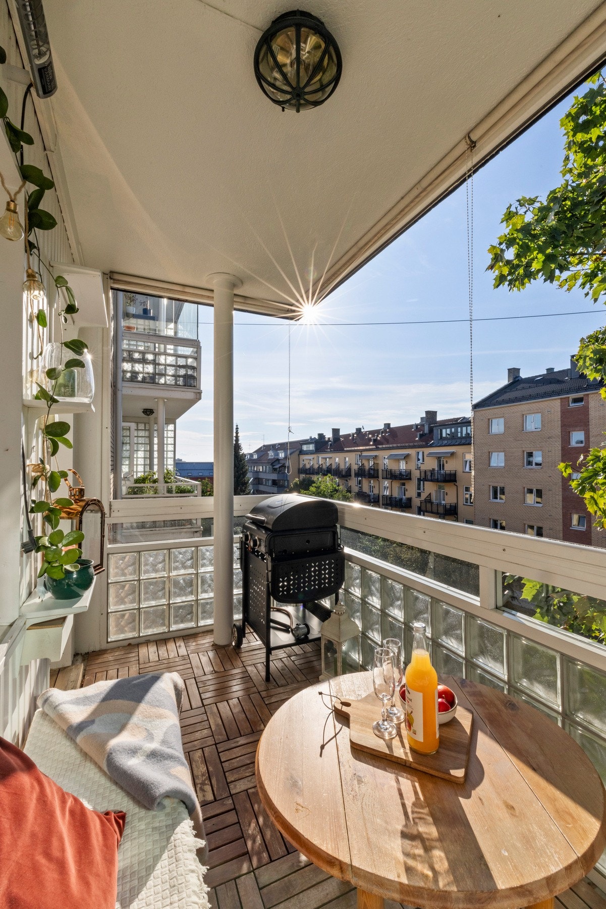 Her kan du nyte morgenkaffen til lyden av fuglekvitter, eller sene sommerkvelder i godt lag og flott ettermiddagssol. Galleribilde