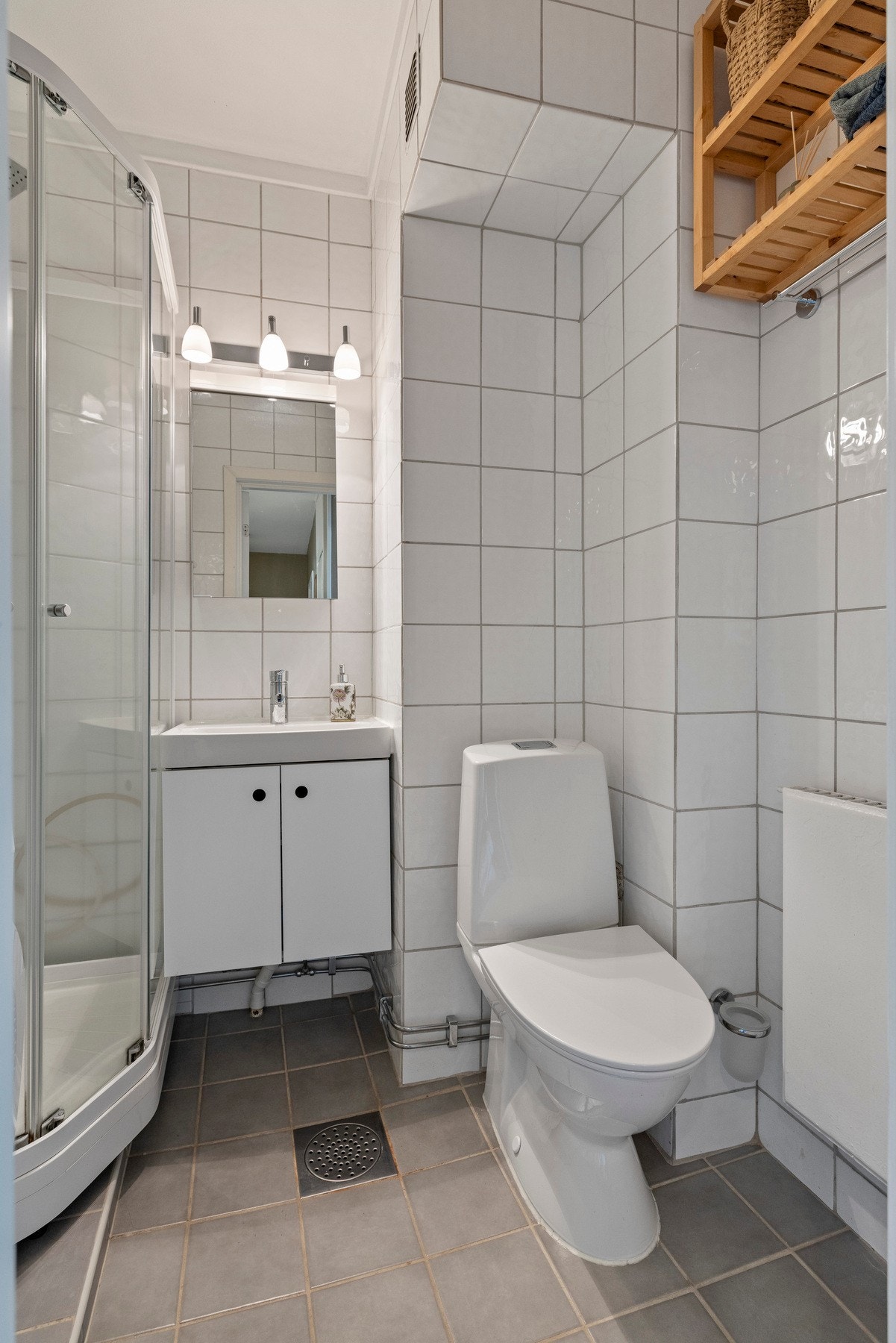 Her er også smarte hylleløsninger for ekstra lagring og oppbevaring. Galleribilde