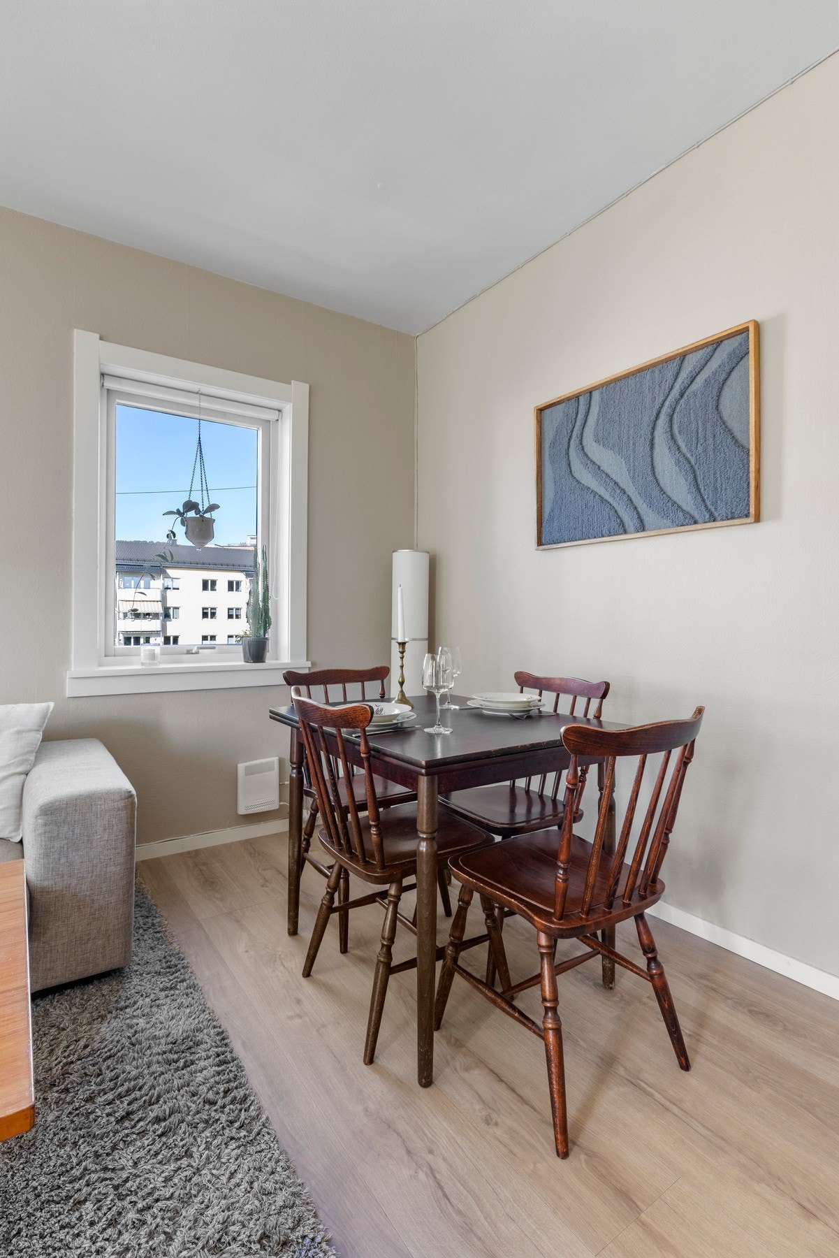 Inviter venner og familie over til et bedre måltid. Galleribilde