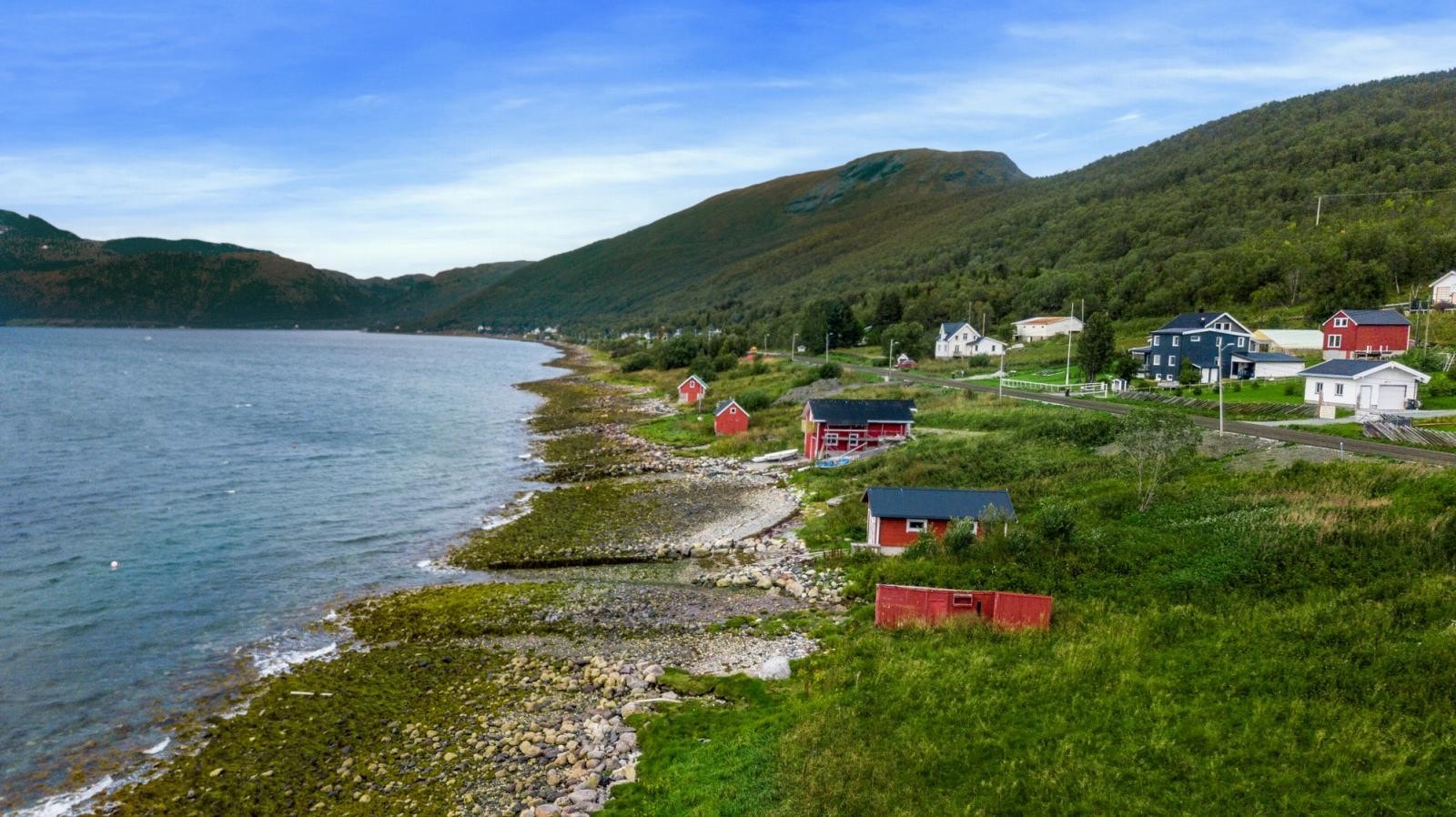 Idyllisk og sjønær eiendom.
