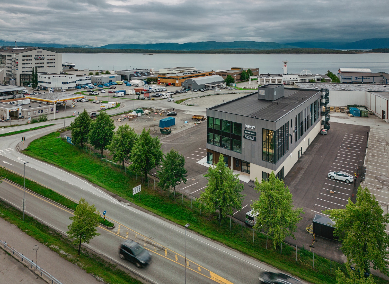 Bilde fra området. Bygg 2 settes opp til venstre for Bygg 1 som er til høyre på bildet. Det blir tilsvarende utførelse på begge bygg. Galleribilde