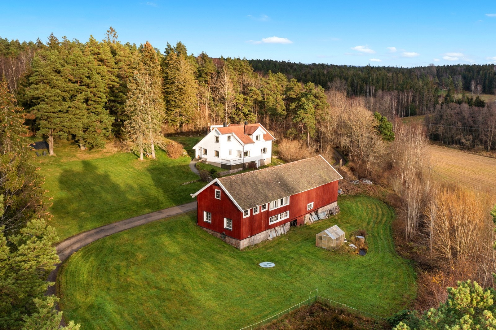 Romslig tomt på hele 7 522 m²! Galleribilde