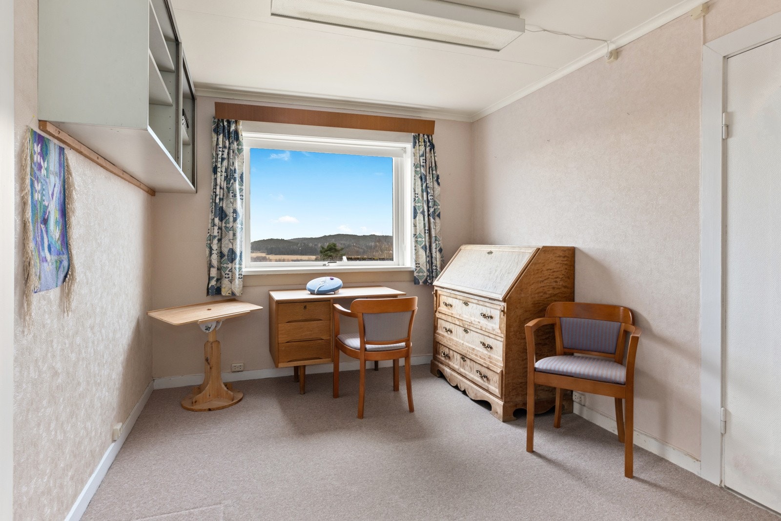 Praktisk stue i 2. etasje med flott utsikt. Galleribilde